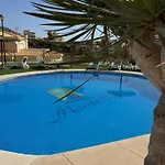 Avocadohome Vila *